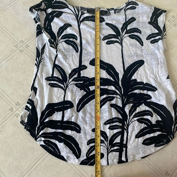 Tahari Black and White Graphic Cap Sleeve Tee - Picture 4 of 6